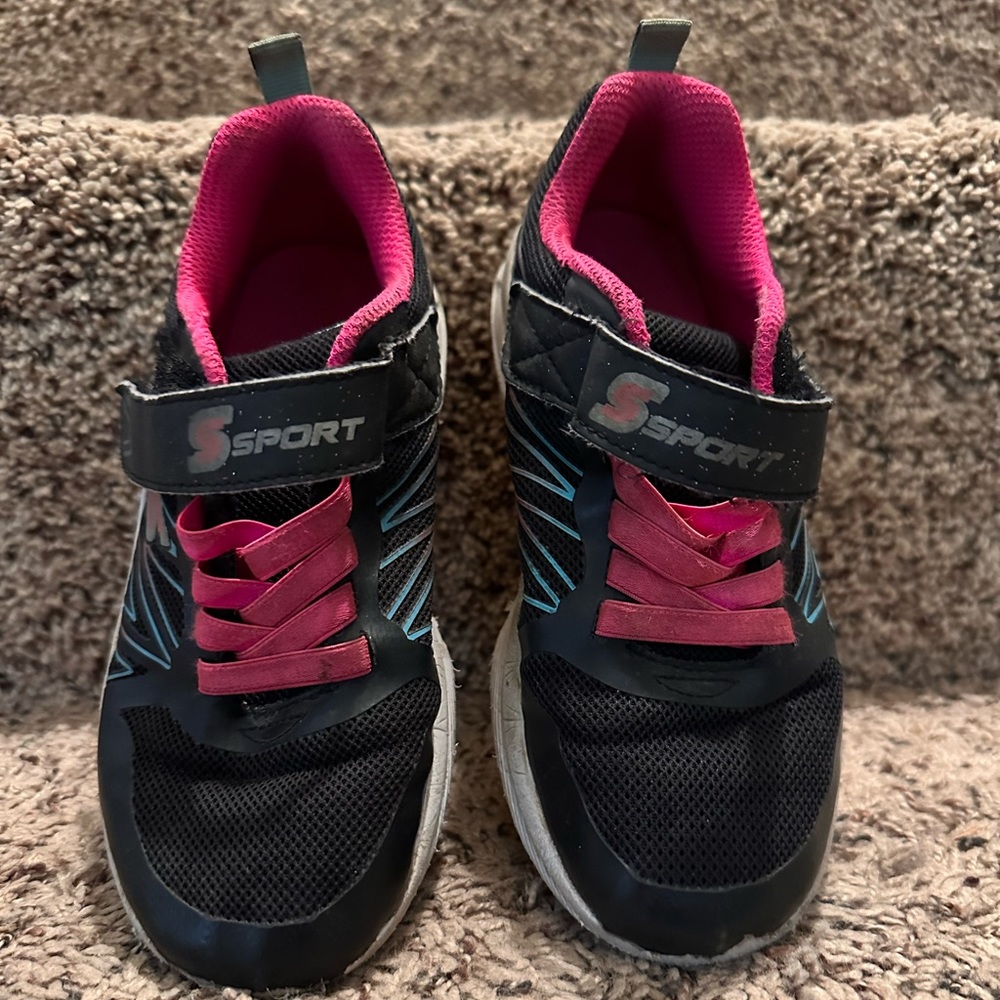 Girls skechers size 13, used condition but with plenty of life left
